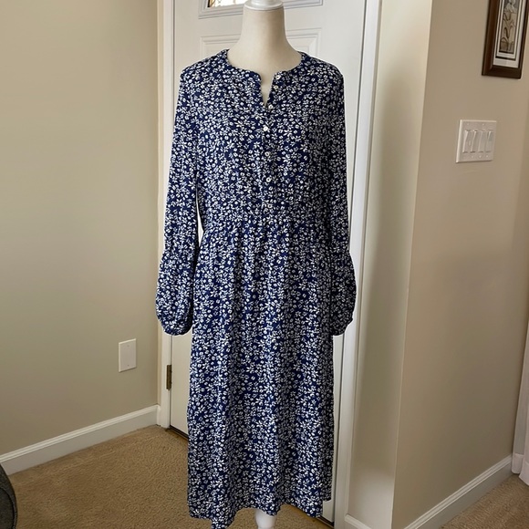 bobeau Dresses & Skirts - Bobeau Floral Long Sleeve Midi Dress.